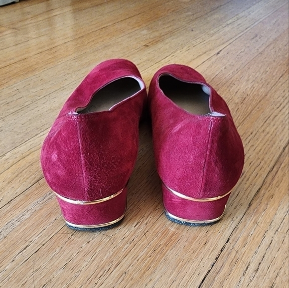Salvatore Ferragamo Business Casual Red Suede Pump 1" Heel with Gold Detail sz6 - Picture 4 of 6